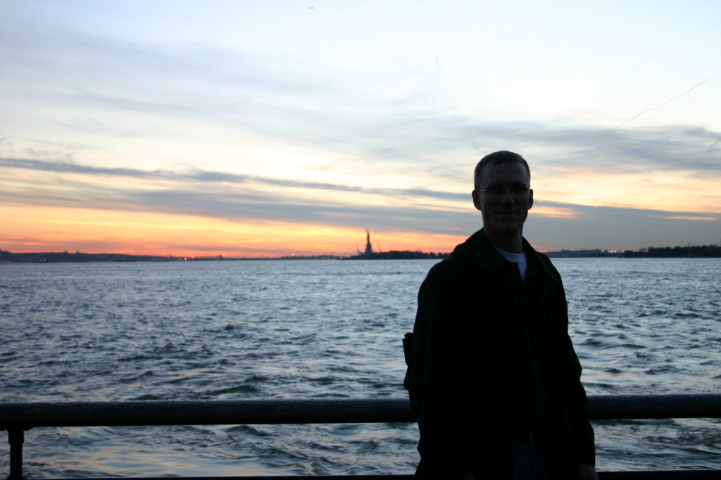 2005/11(November)/NewYorkCity/1024x768_2005-11-07-New-York-25-Battery-Park-Statue-of-Liberty-Travis.JPG