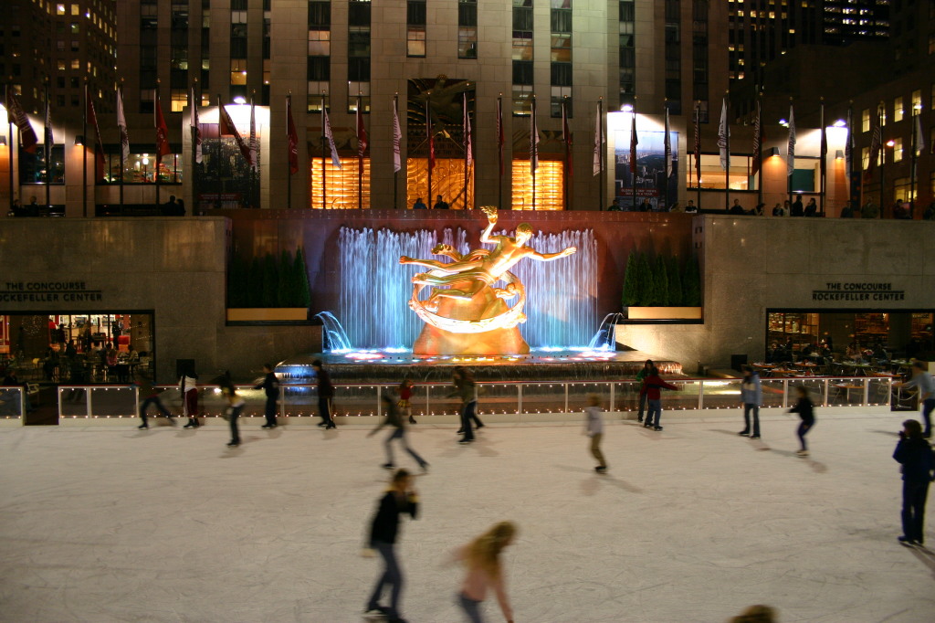 2005/11(November)/NewYorkCity/1024x768_2005-11-07-New-York-45-Rockerfeller-ice-skating.JPG