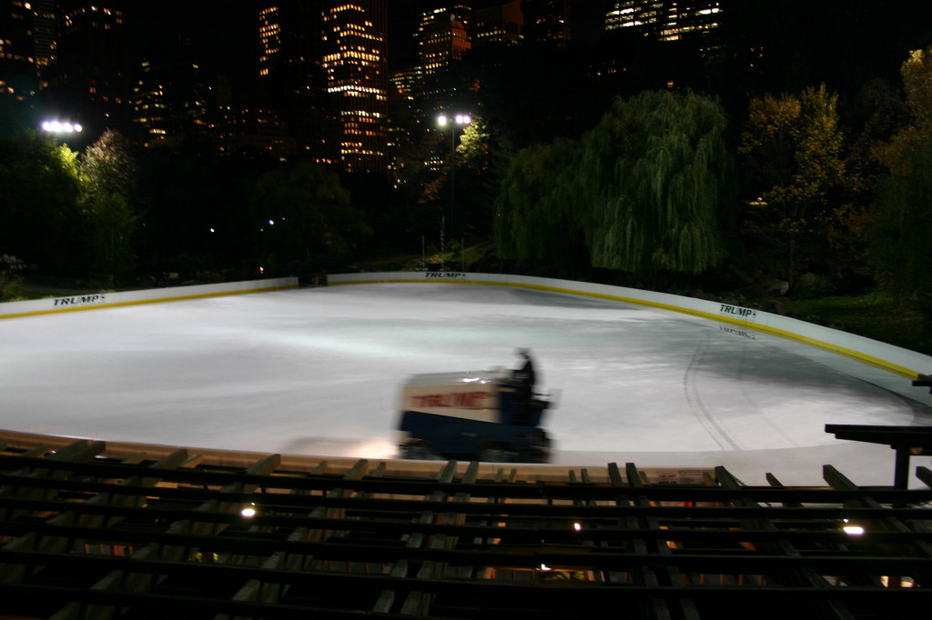 2005/11(November)/NewYorkCity/1024x768_2005-11-07-New-York-49-Central-park-ice-rink.JPG