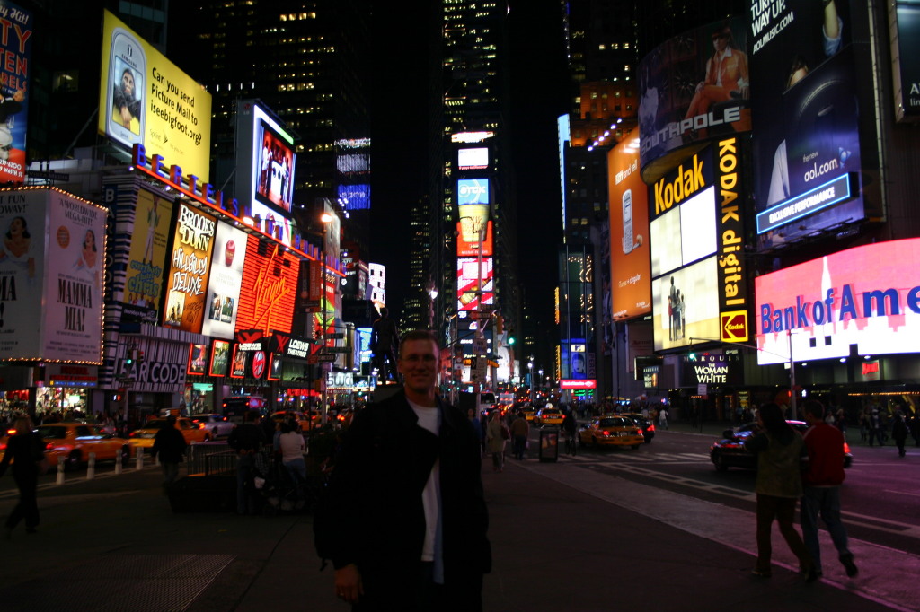 2005/11(November)/NewYorkCity/1024x768_2005-11-08-New-York-07-Times-Square-Travis.JPG