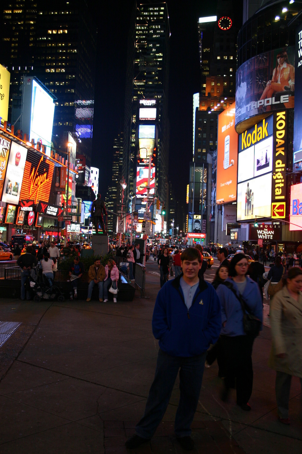 2005/11(November)/NewYorkCity/1024x768_2005-11-08-New-York-08-Times-Square-Frank.JPG