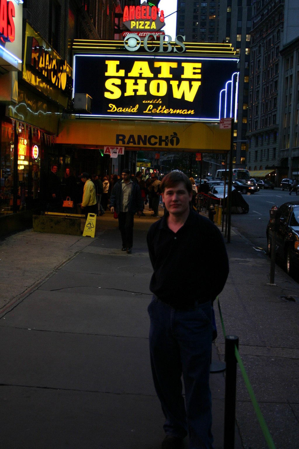2005/11(November)/NewYorkCity/1024x768_2005-11-09-New-York-03-Times-Square-David-Letterman-Travis.JPG