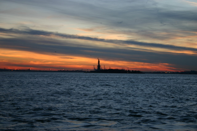 2005-11-07-New-York-20-Battery-Park-Statue-of-Liberty.JPG
