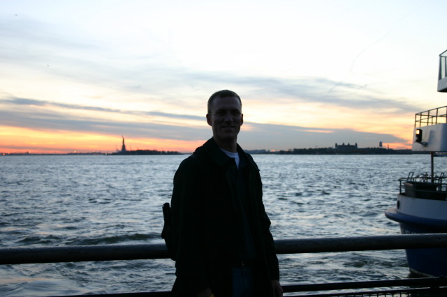 2005-11-07-New-York-24-Battery-Park-Statue-of-Liberty-Travis.JPG
