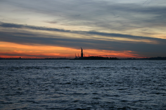 2005-11-07-New-York-26-Battery-Park-Statue-of-Liberty.JPG