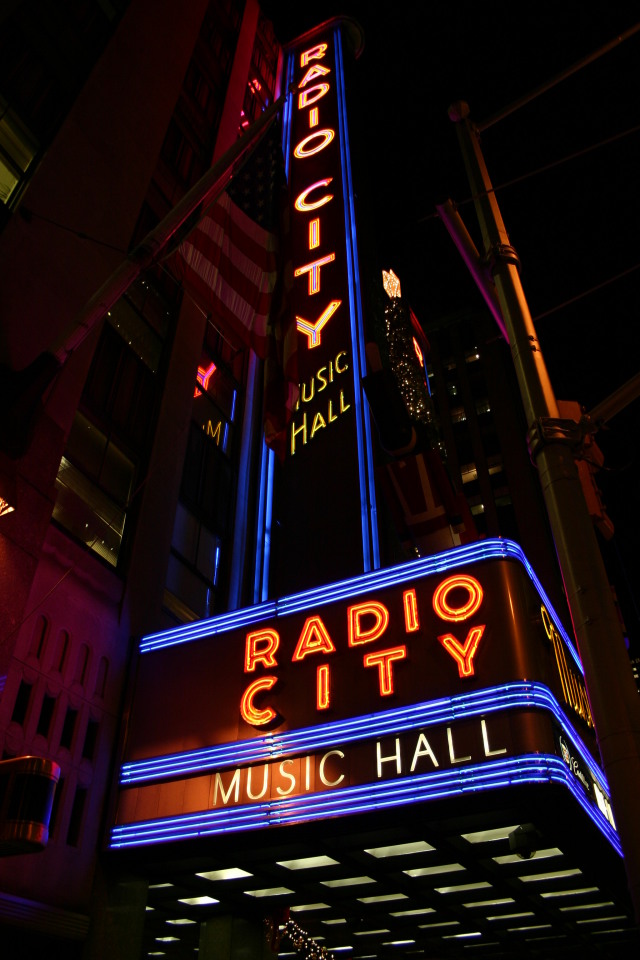2005-11-07-New-York-39-Radio-City-Music-Hall.JPG