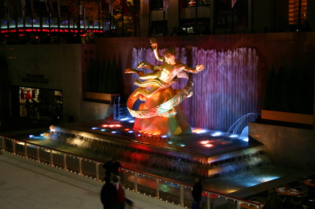 2005/11(November)/NewYorkCity/640x480_2005-11-07-New-York-42-Rockerfeller-ice-skating.JPG