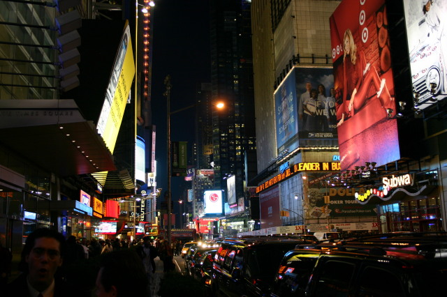 2005/11(November)/NewYorkCity/640x480_2005-11-08-New-York-01-Times-Square.JPG