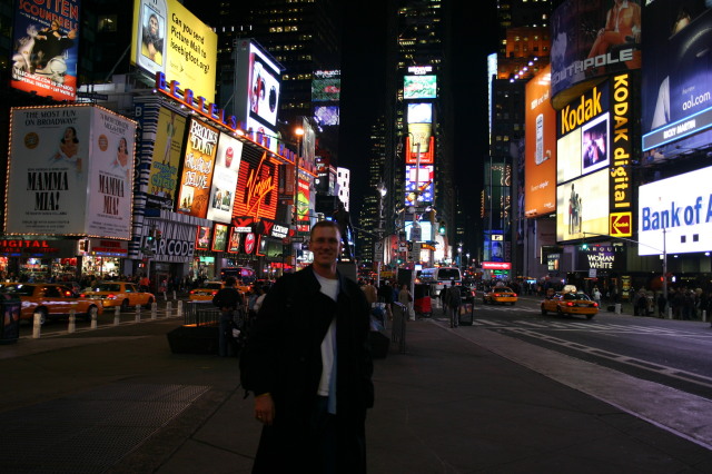 2005/11(November)/NewYorkCity/640x480_2005-11-08-New-York-06-Times-Square-Travis.JPG