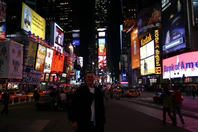 2005/11(November)/NewYorkCity/640x480_2005-11-08-New-York-07-Times-Square-Travis.JPG