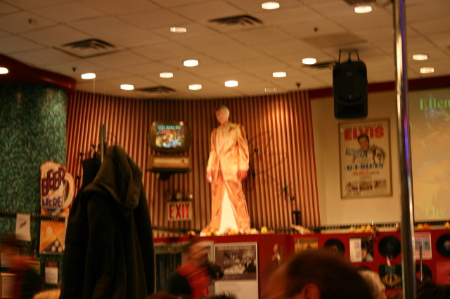 2005/11(November)/NewYorkCity/640x480_2005-11-09-New-York-11-Times-Square-Stardust-Diner.JPG