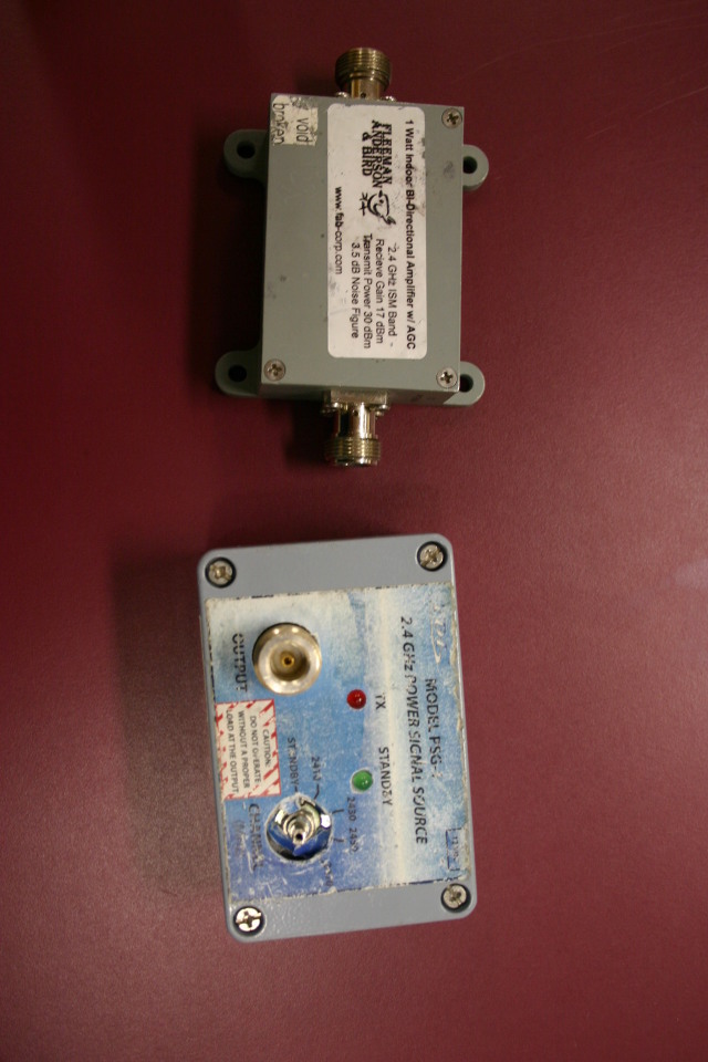 2005/11(November)/NewYorkCity/640x480_2005-11-09-wireless-jammer-and-amp-1.JPG