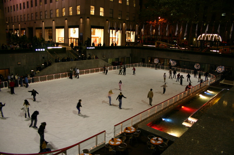 2005/11(November)/NewYorkCity/800x600_2005-11-07-New-York-40-Rockerfeller-ice-skating.JPG