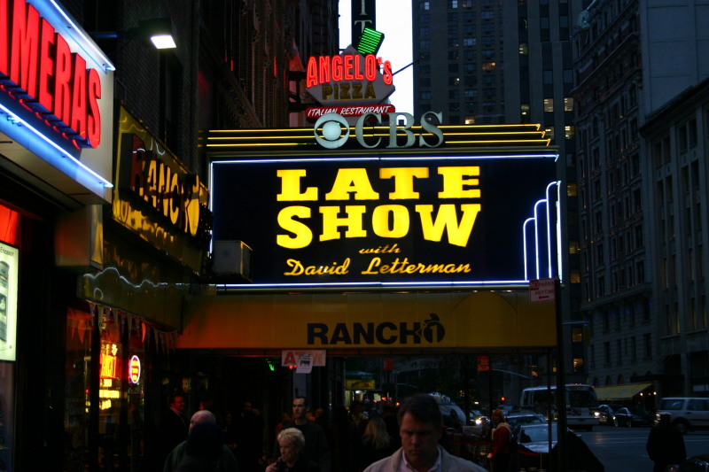 2005/11(November)/NewYorkCity/800x600_2005-11-09-New-York-01-Times-Square-David-Letterman-Travis.JPG