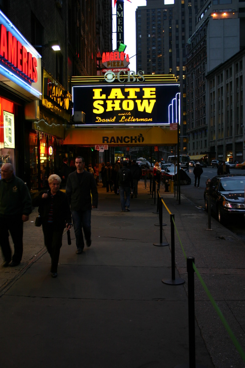 2005-11-09-New-York-02-Times-Square-David-Letterman-Travis.JPG