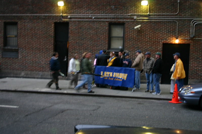 2005-11-09-New-York-08-Times-Square-Letterman-paparazi.JPG