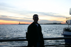 2005-11-07-New-York-24-Battery-Park-Statue-of-Liberty-Travis.JPG