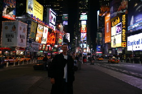2005-11-08-New-York-06-Times-Square-Travis.JPG