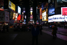 2005-11-08-New-York-10-Times-Square-Frank.JPG