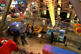 2005-11-08-New-York-12-Times-Square-Toys-R-Us.JPG