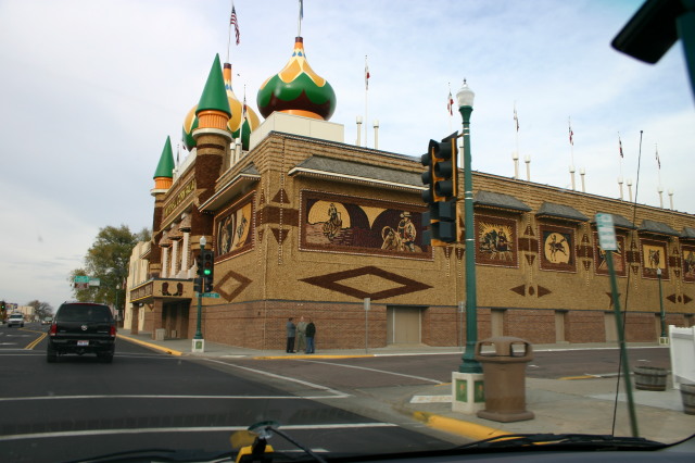 2005-11-03-South-Dakota-15-CornPalace.JPG