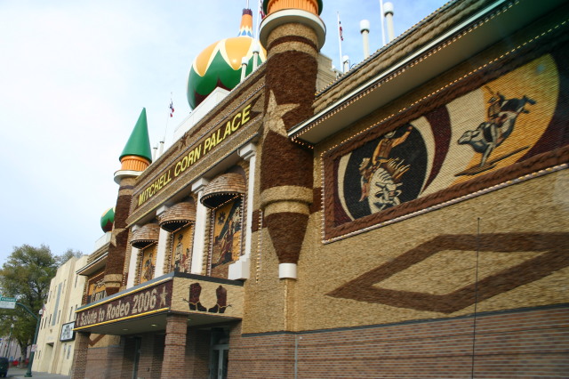 2005-11-03-South-Dakota-18-CornPalace.JPG