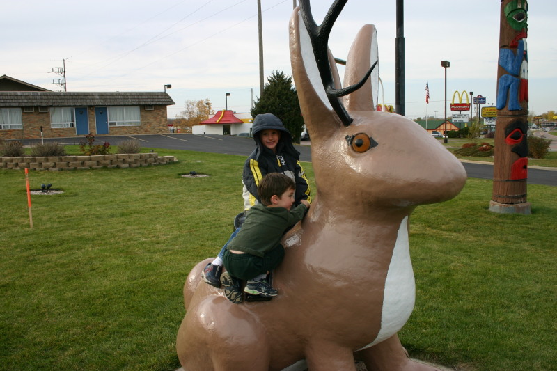 2005/11(November)/SouthDakota/Day1/2005-11-03-South-Dakota-01-Dax-Chance-Jackalope.JPG