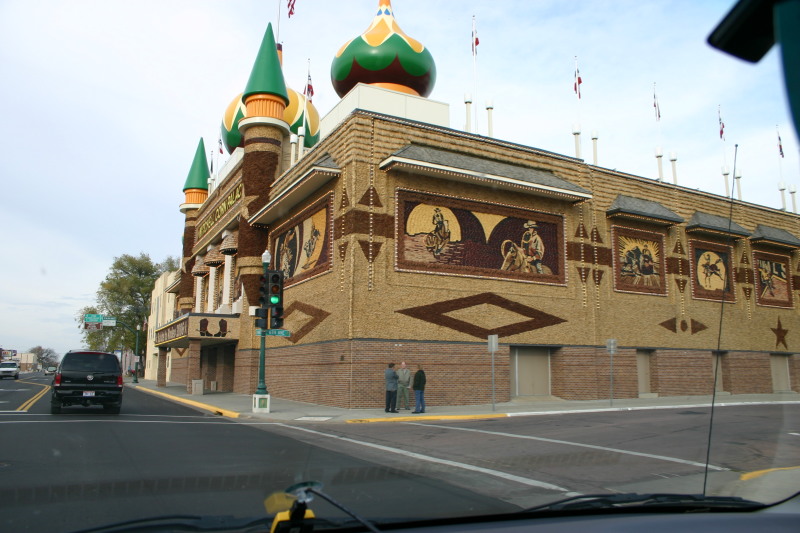 2005-11-03-South-Dakota-16-CornPalace.JPG