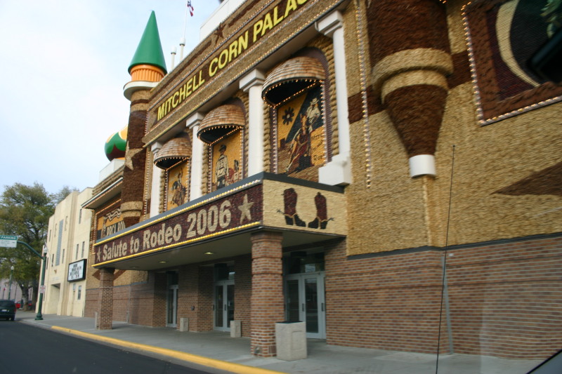2005-11-03-South-Dakota-19-CornPalace.JPG