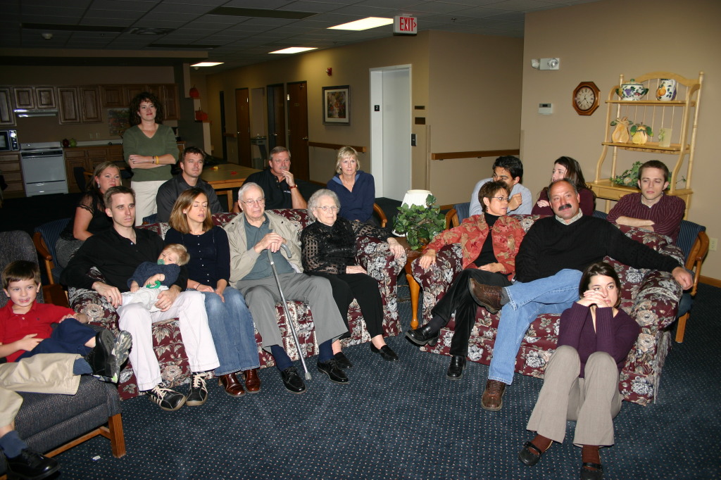 2005-11-05-South-Dakota-102-Hildebrands-Wieczoreks-watching-video.JPG