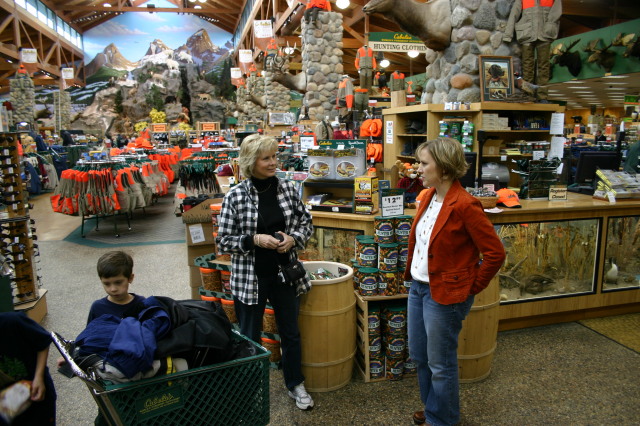2005-11-04-South-Dakota-15-Cabelas-Janeen-Becky.JPG