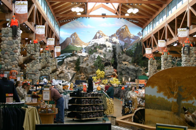 2005/11(November)/SouthDakota/Day2/640x480_2005-11-04-South-Dakota-22-Cabelas-Chance-Dax.JPG