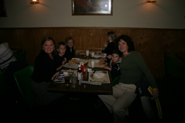 2005/11(November)/SouthDakota/Day2/640x480_2005-11-05-South-Dakota-115-Mt-Vernon-bar.JPG
