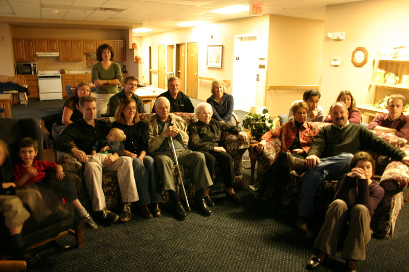 2005-11-05-South-Dakota-104-Hildebrands-Wieczoreks-watching-video.JPG