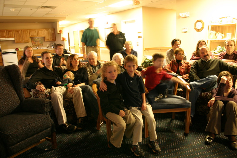 2005-11-05-South-Dakota-99-Hildebrands-Wieczoreks-watching-video.JPG