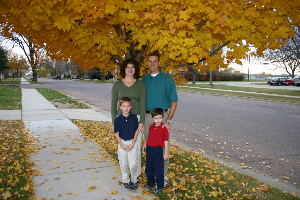2005-11-05-South-Dakota-54-Family-photo-Suzi-Travis-Chance-Dax.JPG