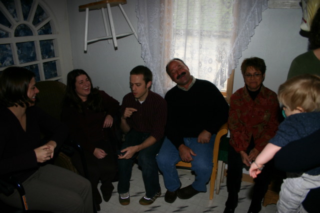 2005/11(November)/SouthDakota/Day2/Family-Photos/640x480_2005-11-05-South-Dakota-28-Family-photo-Wieczoreks.JPG