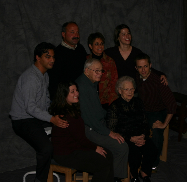 2005/11(November)/SouthDakota/Day2/Family-Photos/640x480_2005-11-05-South-Dakota-29-Family-photo-Wieczoreks.JPG