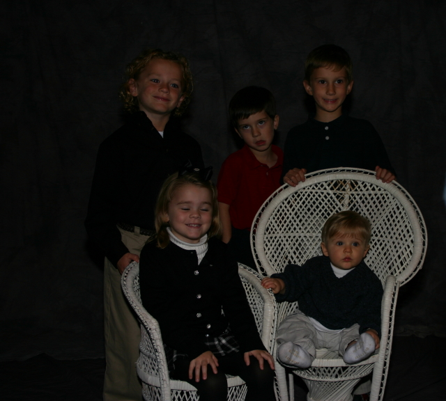 2005/11(November)/SouthDakota/Day2/Family-Photos/640x480_2005-11-05-South-Dakota-33-Family-photo-Vale-Kyla-Dax-Chance-Ian.JPG
