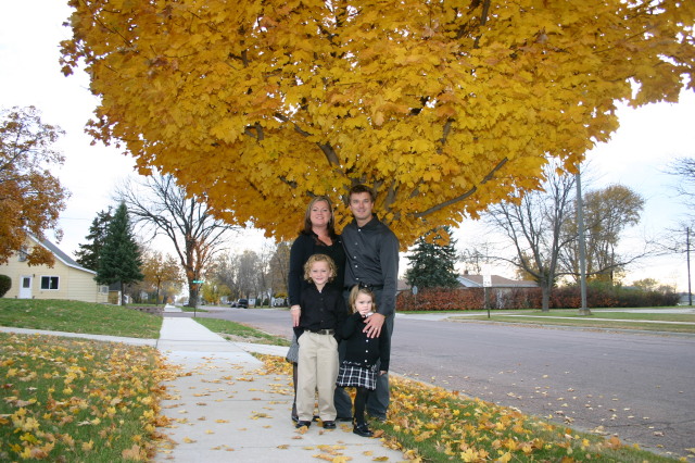 2005-11-05-South-Dakota-43-Family-photo-Justin-Katie-Vale-Kyla.JPG