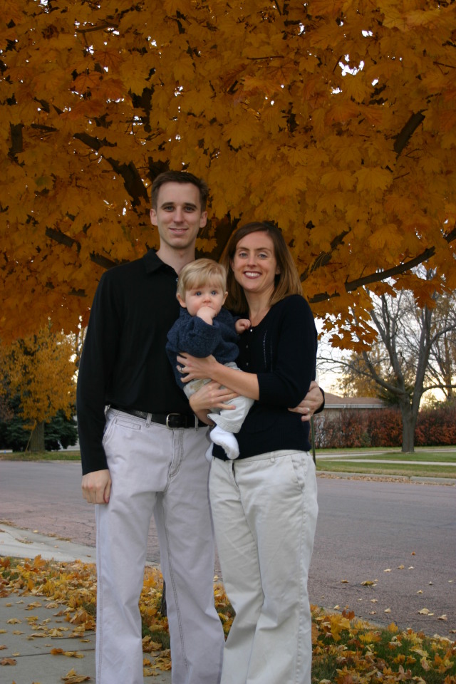 2005/11(November)/SouthDakota/Day2/Family-Photos/640x480_2005-11-05-South-Dakota-67-Family-photo-Josh-Heather-Ian.JPG