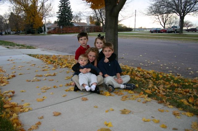 2005/11(November)/SouthDakota/Day2/Family-Photos/640x480_2005-11-05-South-Dakota-73-Family-photo-Chance-Dax-Vale-Kyla-Ian.JPG