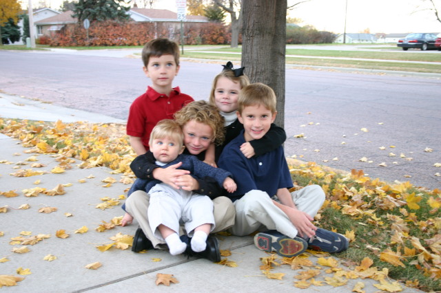 2005/11(November)/SouthDakota/Day2/Family-Photos/640x480_2005-11-05-South-Dakota-77-Family-photo-Chance-Dax-Vale-Kyla-Ian.JPG