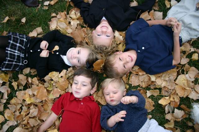 2005-11-05-South-Dakota-94-Family-photo-Chance-Dax-Vale-Kyla-Ian-leaves.JPG