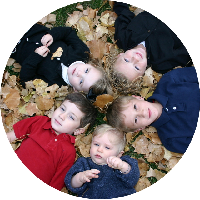2005-11-05-South-Dakota-96-Family-photo-Chance-Dax-Vale-Kyla-Ian-leaves.JPG