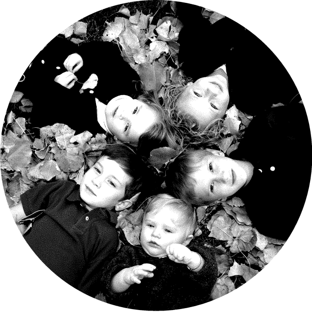 2005-11-05-South-Dakota-98-Family-photo-Chance-Dax-Vale-Kyla-Ian-leaves.JPG