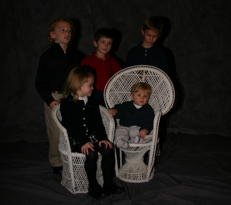 2005/11(November)/SouthDakota/Day2/Family-Photos/800x600_2005-11-05-South-Dakota-32-Family-photo-Vale-Kyla-Dax-Chance-Ian.JPG