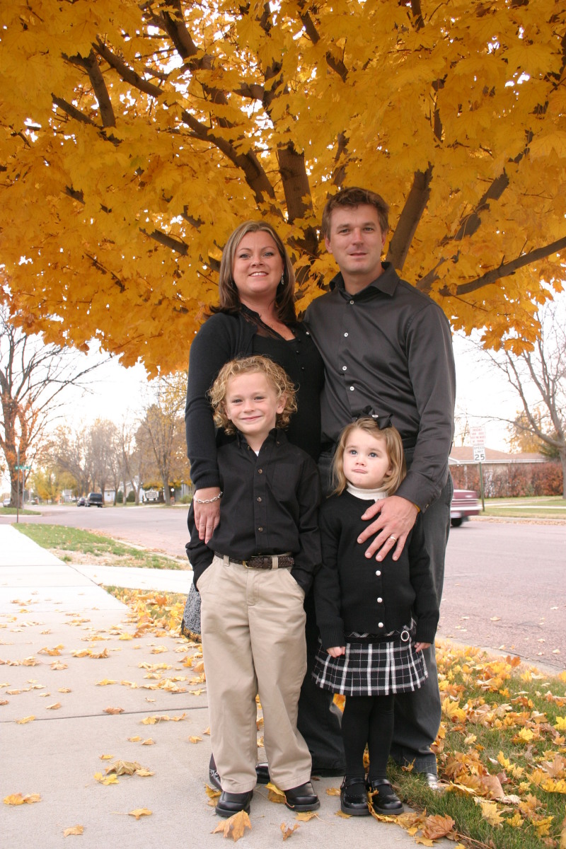 2005-11-05-South-Dakota-48-Family-photo-Justin-Katie-Vale-Kyla.JPG