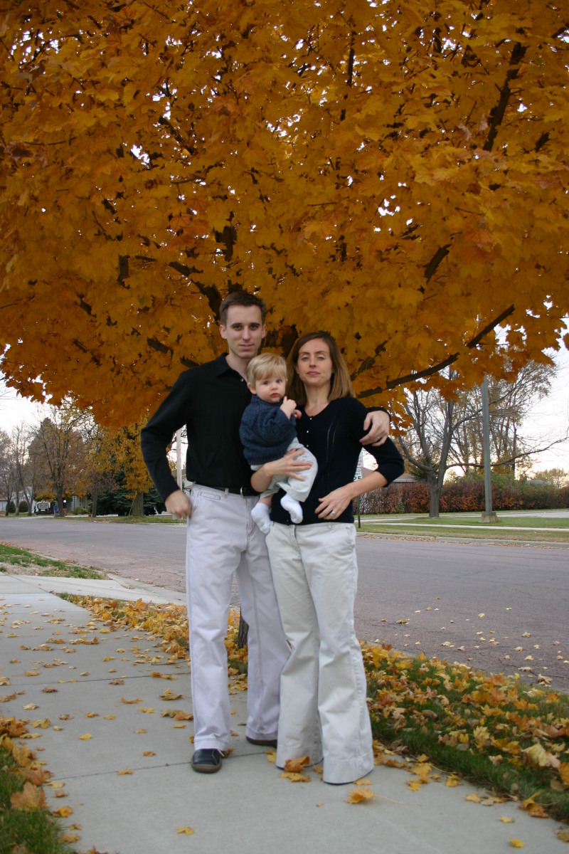 2005/11(November)/SouthDakota/Day2/Family-Photos/800x600_2005-11-05-South-Dakota-65-Family-photo-Josh-Heather-Ian.JPG