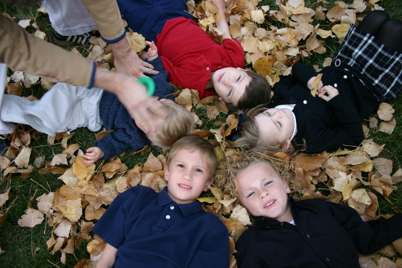 2005-11-05-South-Dakota-88-Family-photo-Chance-Dax-Vale-Kyla-Ian-leaves.JPG